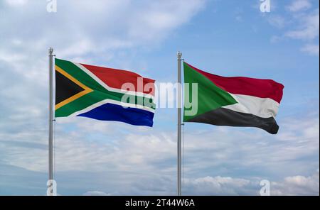 Drapeaux du Soudan et de l'Afrique du Sud agitant ensemble dans le vent sur un ciel nuageux bleu, concept de relation entre deux pays Banque D'Images