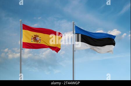 Drapeaux de l'Estonie et de l'Espagne agitant ensemble sur un ciel nuageux bleu, concept de relation entre deux pays Banque D'Images