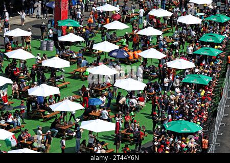 Mexico, Mexique. 28 octobre 2023. Ambiance du circuit - ventilateurs. Championnat du monde de Formule 1, Rd 20, Grand Prix du Mexique, samedi 28 octobre 2023. Mexico, Mexique. Crédit : James Moy/Alamy Live News Banque D'Images