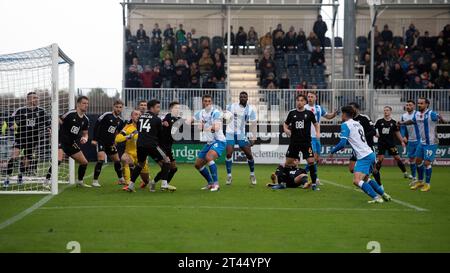 Action de but lors du match Sky Bet League 2 entre Barrow et Salford City à Holker Street, Barrow-in-Furness le samedi 28 octobre 2023. (Photo : Ian Allington | MI News) crédit : MI News & Sport / Alamy Live News Banque D'Images