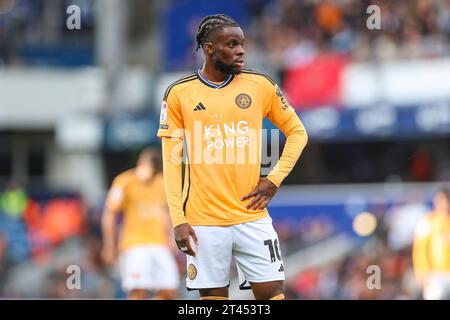 Londres, Royaume-Uni. 28 octobre 2023. L'attaquant Stephy Mavididi (10) de Leicester City lors du Queens Park Rangers vs Leicester City Sky BET EFL Championship Matade Loftus Road Stadium, Londres, Royaume-Uni le 28 octobre 2023 Credit : Every second Media/Alamy Live News Banque D'Images