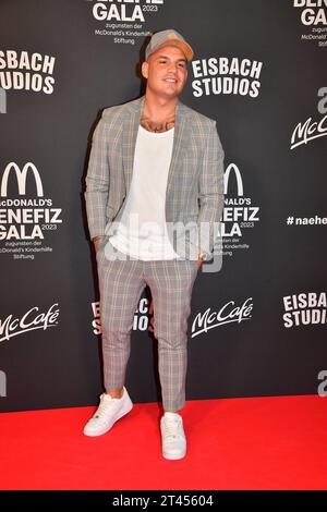 Pietro Lombardi/MC DonaldÂ s Benefiz Gala 2023 zugunsten der MC DonaldÂ s Kinderhilfe Stiftung/Charity Veranstaltung/Eisbach Studio/München/28. Oktober 2023 *** Pietro Lombardi MC DonaldÂ s Benefiz Gala 2023 en faveur de MC DonaldÂ s Kinderhilfe Stiftung événement caritatif Eisbach Studio Munich 28 octobre 2023 Credit : Imago/Alamy Live News Banque D'Images