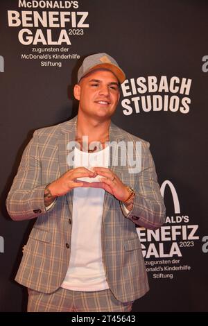 Pietro Lombardi/MC DonaldÂ s Benefiz Gala 2023 zugunsten der MC DonaldÂ s Kinderhilfe Stiftung/Charity Veranstaltung/Eisbach Studio/München/28. Oktober 2023 *** Pietro Lombardi MC DonaldÂ s Benefiz Gala 2023 en faveur de MC DonaldÂ s Kinderhilfe Stiftung événement caritatif Eisbach Studio Munich 28 octobre 2023 Credit : Imago/Alamy Live News Banque D'Images