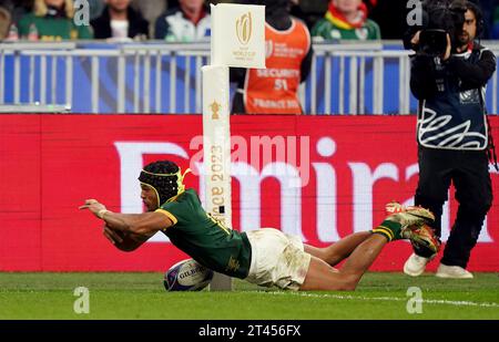 Le Sud-Africain Kurt-Lee Arendse est près de marquer un essai lors de la finale de la coupe du monde de Rugby 2023 au Stade de France à Paris, France. Date de la photo : Samedi 28 octobre 2023. Banque D'Images