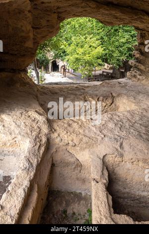 Grotte Besikli, Cradle Cave, point de repère à Hatay, Turquie. Construit au 1e siècle av. J.-C., l'ancien réseau romain de grottes protégeait contre les inondations Banque D'Images