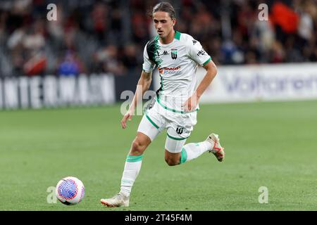 Sydney, Australie. 28 octobre 2023. Lachlan Wales de Western United contrôle le ballon lors de la A-League Men Rd2 entre les Wanderers et Western United au CommBank Stadium le 28 octobre 2023 à Sydney, en Australie Credit : IOIO IMAGES/Alamy Live News Banque D'Images