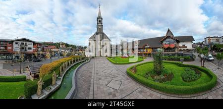 Vue panoramique de St. Peter Church Square - Gramado, Rio Grande do Sul, Brésil Banque D'Images