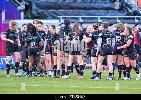 Londres, Royaume-Uni. 28 octobre 2023. Saracens Women à la fin de leur victoire 38-31 dans le match de la coupe Allianz entre Saracens Women et Gloucester Hartpury Women au StoneX Stadium, Londres, Angleterre le 28 octobre 2023. Photo de Phil Hutchinson. Usage éditorial uniquement, licence requise pour un usage commercial. Aucune utilisation dans les Paris, les jeux ou les publications d'un seul club/ligue/joueur. Crédit : UK Sports pics Ltd/Alamy Live News Banque D'Images