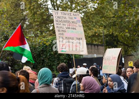 Marche nationale pour la Palestine, Londres, Royaume-Uni, 28 octobre 2023. Des centaines de milliers de personnes défilent à Londres pour manifester leur solidarité envers la population de Gaza. Banque D'Images