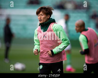 Edimbourg, Royaume-Uni. 28 octobre 2023. Scottish Premiership - Hibernian FC v Celtic FC 28102023 l'attaquant du Celtic, Kyogo Furuhashi, se réchauffe alors qu'Hibernian se prépare à affronter le Celtic en Premiership écossais au Easter Road Stadium, Édimbourg, Royaume-Uni crédit : Ian Jacobs/Alamy Live News Banque D'Images