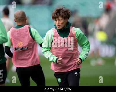 Edimbourg, Royaume-Uni. 28 octobre 2023. Scottish Premiership - Hibernian FC v Celtic FC 28102023 l'attaquant du Celtic, Kyogo Furuhashi, se réchauffe alors qu'Hibernian se prépare à affronter le Celtic en Premiership écossais au Easter Road Stadium, Édimbourg, Royaume-Uni crédit : Ian Jacobs/Alamy Live News Banque D'Images