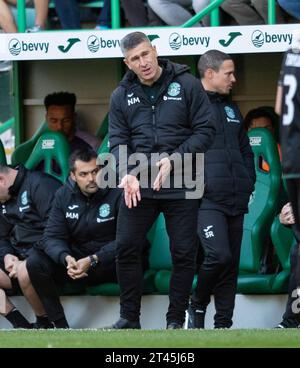 Edimbourg, Royaume-Uni. 28 octobre 2023. Scottish Premiership - Hibernian FC v Celtic FC 28102023 Hibs's Head Coach, Nick Montgomery, dans le rôle d'Hibernian affronter Celtic dans le Scottish Premiership au Easter Road Stadium, Édimbourg, Royaume-Uni crédit : Ian Jacobs/Alamy Live News Banque D'Images