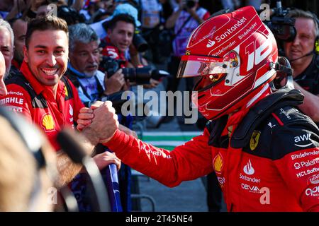 Mexico, Mexique. 29 octobre 2023. LECLERC Charles (mco), Scuderia Ferrari SF-23, portrait célébrant la pole position lors du Grand Premio de la Ciudad de Mexico de Formule 1 2023, 19e manche du Championnat du monde de Formule 1 2023 du 27 au 29 octobre 2023 sur l’Autodromo Hermanos Rodriguez, à Mexico, Mexique - photo Florent Gooden/DPPI crédit : DPPI Media/Alamy Live News Banque D'Images