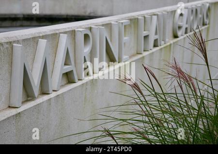 Un panneau à l'intérieur des jardins Marine Hall, Fleetwood, Lancashire, Royaume-Uni, Europe Banque D'Images