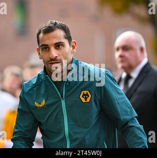 28 octobre 2023 ; Molineux Stadium, Wolverhampton, West Midlands, Angleterre; premier League football, Wolverhampton Wanderers contre Newcastle United ; Jonny Otto des Wolves arrive à Molyneux Banque D'Images