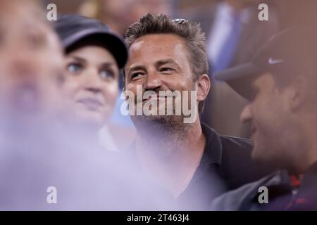 Queens, États-Unis d'Amérique. 08 septembre 2011. NEW YORK, NY - 08 SEPTEMBRE : Matthew Perry assiste au jour 11 des Championnats de tennis US Open 2011 à l'USTA Billie Jean King National tennis Center à Flushing, Queens, New York, USA.le 8 septembre 2011 dans le quartier Flushing de Queens Borough de New York les gens: Matthew Perry crédit : Storms Media Group/Alamy Live News Banque D'Images