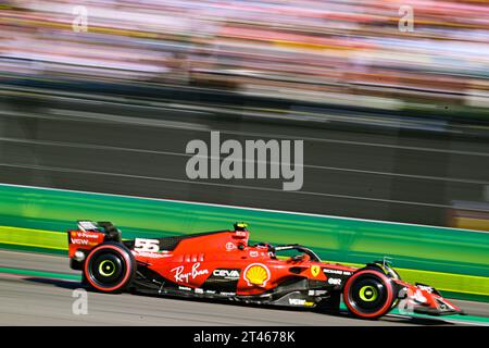 Mexico. 28 octobre 2023. Carlos Sainz, de Ferrari, d'Espagne concourt lors de la séance de qualification du Grand Prix de Formule 1 de Mexico 2023 sur le circuit Hermanos Rodriguez à Mexico, Mexique, le 28 octobre 2023. Crédit : Xin Yuewei/Xinhua/Alamy Live News Banque D'Images