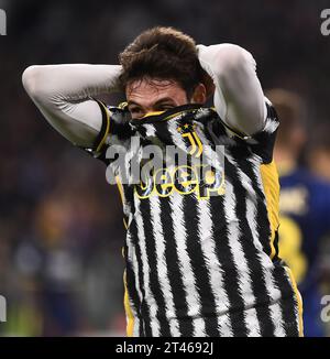 Turin, Italie. 28 octobre 2023. Andrea Cambiaso du FC Juventus célèbre son but lors d'un match de football en Serie A entre le FC Juventus et Hellas Verona à Turin, Italie, le 28 octobre 2023. Crédit : Federico Tardito/Xinhua/Alamy Live News Banque D'Images