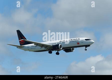Le Boeing 737 Max 8 d'Air Canada se prépare à atterrir à l'aéroport international Pierre Elliott Trudeau de Montréal. Dorval, Canada Banque D'Images