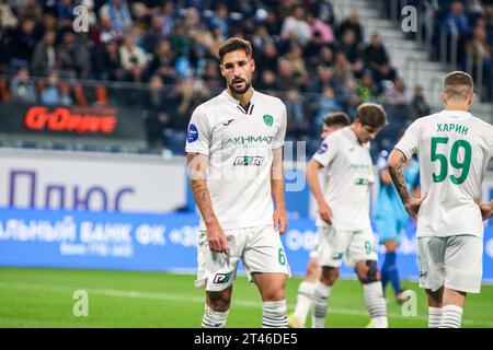 Saint-Pétersbourg, Russie. 28 octobre 2023. Jasmin Celikovic (6) d'Akhmat vu en action lors du match de football de Premier League russe entre le Zenit Saint-Pétersbourg et Akhmat Grozny à Gazprom Arena. Score final ; Zenit 2:1 Akhmat Grozny. Crédit : SOPA Images Limited/Alamy Live News Banque D'Images