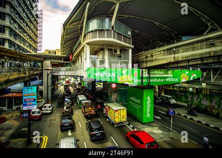 Piste MRT près de Berjaya Times Square à Bukit Bintang, Kuala Lumpur, Malaisie. Banque D'Images