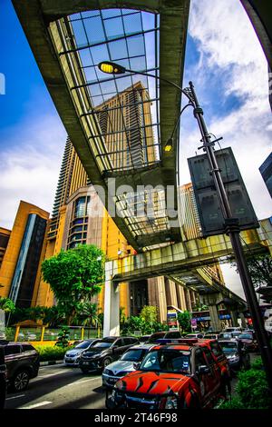 Piste MRT près de Berjaya Times Square à Bukit Bintang, Kuala Lumpur, Malaisie. Banque D'Images