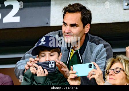 Paris, France. 28 octobre 2023. Lynette Federer (la mère de Roger qui est originaire d'Afrique du Sud), au-dessus de Roger Federer, Mirka Federer avec leurs enfants Leo, Lenny, Myla Rose, Charlene Riva assistent à la finale de la coupe du monde de rugby France 2023 entre la Nouvelle-Zélande (All Blacks) et l'Afrique du Sud (Springboks) au Stade de France le 28 octobre, 2023 à Saint-Denis près de Paris, France. Photo de Laurent Zabulon/ABACAPRESS.COM crédit : Abaca Press/Alamy Live News Banque D'Images