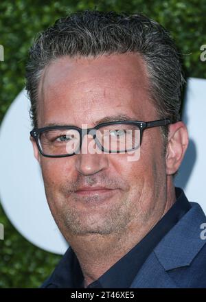 (DOSSIER) Matthew Perry est mort à la page 54. Matthew Perry est mort. Il avait 54 ans. L'acteur, qui était surtout connu pour avoir joué Chandler Bing sur Friends, a été retrouvé mort dans une maison de Los Angeles le samedi 28 octobre 2023. WEST HOLLYWOOD, LOS ANGELES, CALIFORNIE, États-Unis - AOÛT 10 : l'acteur, comédien et producteur américano-canadien Matthew Perry (Matthew Langford Perry) arrive à la CBS, CW et Showtime Summer TCA Party 2016 qui se tient au Pacific Design Center le 10 août 2016 à West Hollywood, Los Angeles, Californie, États-Unis. (Photo de Xavier Collin/image Press Agency) Banque D'Images