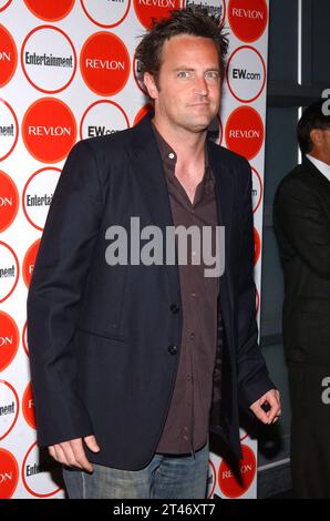 Photo de dossier - Matthew Perry assiste à la 4e fête pré-Emmy annuelle du Entertainment Weekly Magazine qui s'est tenue à Republic à Los Angeles, Californie, États-Unis le 26 août 2006. - L'acteur américain Matthew Perry, surtout connu pour avoir joué Chandler Bing dans la sitcom télévisée à succès des années 90 Friends, est décédé à l'âge de 54 ans. L'acteur a été retrouvé mort à son domicile à Los Angeles, ont déclaré des sources d'application de la loi aux médias américains. Photo de Lionel Hahn/ABACAPRESS.COM crédit : Abaca Press/Alamy Live News Banque D'Images