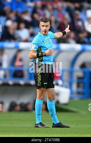 Antonio Giua (arbitre) lors du match italien 'Serie A' entre Sassuolo 1-1 Bologne au Mapei Stadium le 28 octobre 2023 à Reggio Emilia, Italie. Crédit : Maurizio Borsari/AFLO/Alamy Live News Banque D'Images