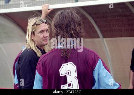 Italie Monza 2000-06-10 : Nicko McBrain batteur de The Iron Maiden lors d'un match amical de soccer contre l'équipe Rock Planet production Banque D'Images