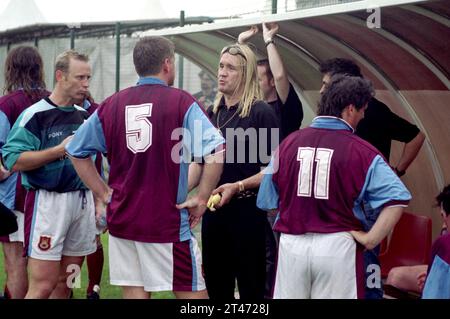 Italie Monza 2000-06-10 : Nicko McBrain batteur de The Iron Maiden lors d'un match amical de soccer contre l'équipe Rock Planet production Banque D'Images