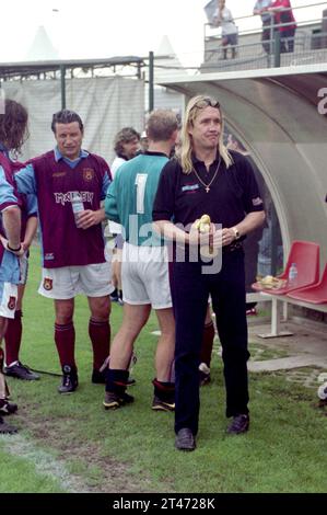 Italie Monza 2000-06-10 : Nicko McBrain batteur de The Iron Maiden lors d'un match amical de soccer contre l'équipe Rock Planet production Banque D'Images