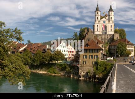 La rivière Aare et église évangélique à Aarburg, canton d'Argovie Banque D'Images