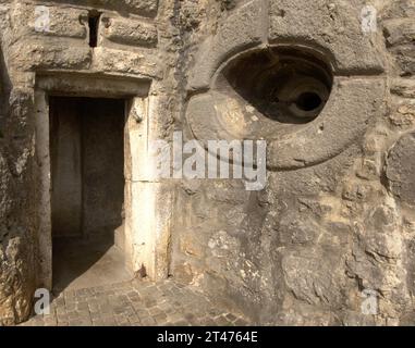 Murs, entrée et fenêtre dans les murs du château d'Aarburg, canton d'Argovie Banque D'Images