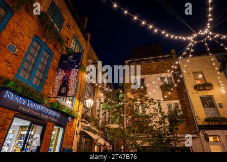 Londres, Royaume-Uni : Neal's Yard dans le quartier de Covent Garden au centre de Londres. C'est la maison de Neal's Yard Remedies, une entreprise de santé et de beauté. Banque D'Images