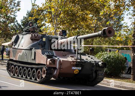 Thessalonique, Grèce. 28 octobre 2023. Artillerie de l'armée grecque M109S participe à un défilé militaire. Le défilé est organisé pour célébrer le refus de la Grèce de s'aligner sur l'Italie fasciste en 1940 et de combattre un adversaire beaucoup plus fort, une décision qui l'a entraîné dans la Seconde Guerre mondiale (Image de crédit : © Giannis Papanikos/ZUMA Press Wire) USAGE ÉDITORIAL SEULEMENT! Non destiné à UN USAGE commercial ! Banque D'Images