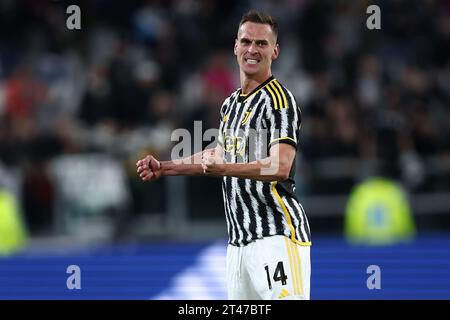 Torino, Italie. 28 octobre 2023. Arkadiusz Milik de la Juventus FC fait des gestes lors du match de football Serie A entre la Juventus FC et le Hellas Verona FC au stade Allianz le 28 octobre 2023 à Turin, Italie . Crédit : Marco Canoniero/Alamy Live News Banque D'Images