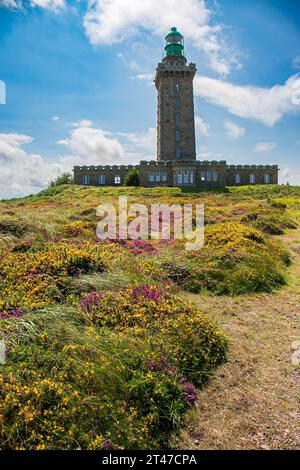 Phare du Cap Fréhel, paysage côtier de granit rose, Bretagne, France Banque D'Images