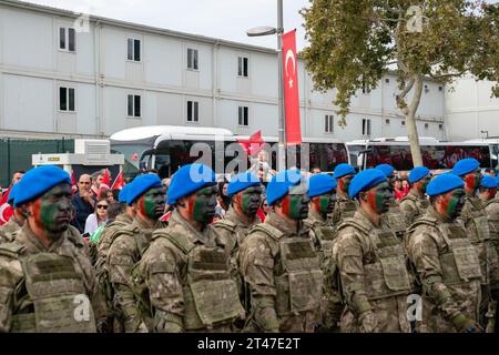 Fatih, Istanbul, Turquie. 29 octobre 2023. Le 100e anniversaire de la République de Turquie est célébré avec un défilé officiel dans le quartier Fatih d'Istanbul. Le jour de la République est un jour férié célébré en Turquie chaque année le 29 octobre, en mémoire de la Grande Assemblée nationale turque déclarant l'administration de la République le 29 octobre 1923. Le fondateur de la République de Turquie est Mustafa Kemal Ataturk. (Image de crédit : © Tolga Uluturk/ZUMA Press Wire) USAGE ÉDITORIAL SEULEMENT! Non destiné à UN USAGE commercial ! Banque D'Images