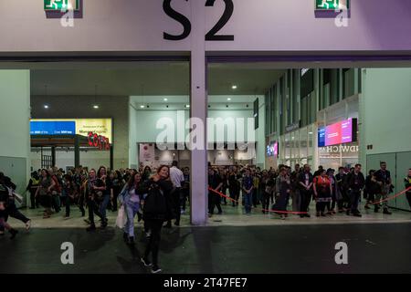 Londres, Royaume-Uni. 29 octobre 2023. Les fans de comics, anime et jeux vidéo reviennent au London Excel Centre pour MCM Comic con 2023, Londres, Royaume-Uni, 28/10/2023 Ehimetalor Unuabona/Alamy Live News Credit : Ehimetalor Unuabona/Alamy Live News Banque D'Images