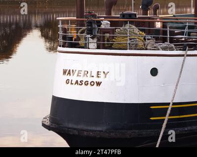 Le bateau à vapeur Waverley paddle amarré sur la rivière Clyde par le Centre des sciences Banque D'Images