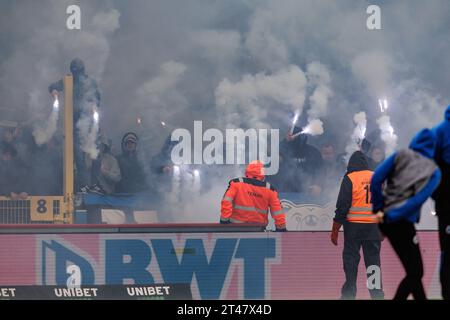 Bruges, Belgique. 29 octobre 2023. Les supporters du Club photographiés avant un match de football entre le Club Brugge et le Royal Antwerp FC, dimanche 29 octobre 2023 à Brugge, le jour 12 de la saison 2023-2024 de la Jupiler Pro League, première division du championnat belge. BELGA PHOTO KURT DESPLENTER crédit : Belga News Agency/Alamy Live News Banque D'Images