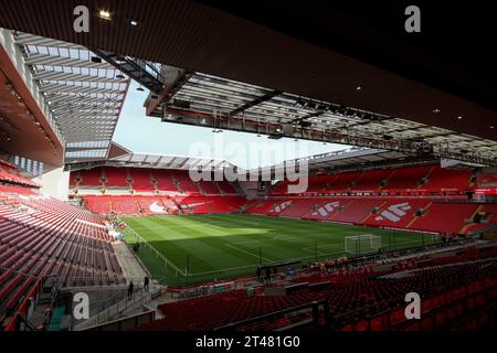 Liverpool, Royaume-Uni. 29 octobre 2023. Une vue générale depuis le Kop en regardant vers l'extrémité d'Anfield Road à l'intérieur du stade d'Anfield, domicile de Liverpool. Club de football. Match de Premier League, Liverpool contre Nottingham Forest à Anfield à Liverpool le dimanche 29 octobre 2023. Cette image ne peut être utilisée qu'à des fins éditoriales. Usage éditorial uniquement, photo de Chris Stading/Andrew Orchard photographie sportive/Alamy Live News crédit : Andrew Orchard photographie sportive/Alamy Live News Banque D'Images