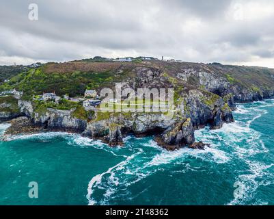 Falaises au-dessus de St Agnès depuis un drone, Cornouailles, Angleterre, Europe Banque D'Images