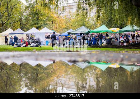 Berlin, Allemagne. 29 octobre 2023. Le marché thaïlandais dans le parc Prusse dans le quartier berlinois de Charlottenburg-Wilmersdorf. Crédit : Christoph Soeder/dpa/Alamy Live News Banque D'Images