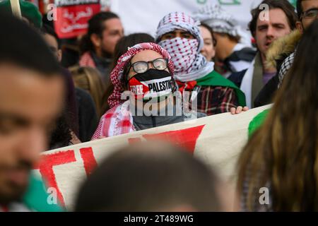 Marcheurs au début d'une marche pro-palestinienne appelant à un cessez-le-feu de l'offensive militaire en cours à Gaza par les forces de défense israéliennes. La marche Banque D'Images