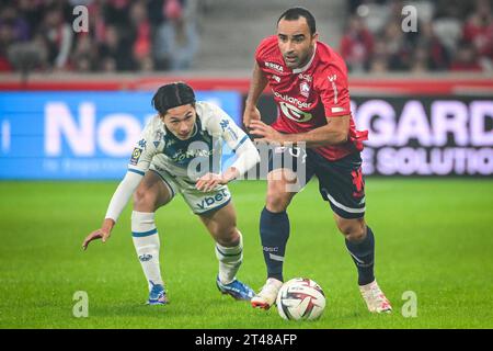 Lille, France. 29 octobre 2023, Villeneuve-d'Ascq, France : Takumi MINAMINO de Monaco et Ismaily GONCALVES DOS SANTOS de Lille lors du match de Ligue 1 entre Lille OSC (LOSC) et L'AS Monaco au Stade Pierre Mauroy le 29 octobre 2023 à Villeneuve-d'Ascq près de Lille, France. (Image de crédit : © Matthieu Mirville/ZUMA Press Wire) USAGE ÉDITORIAL SEULEMENT! Non destiné à UN USAGE commercial ! Crédit : ZUMA Press, Inc./Alamy Live News Banque D'Images