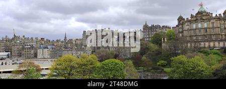 Vue printanière sur Princes Street Gardens, Édimbourg, Écosse, Royaume-Uni Banque D'Images