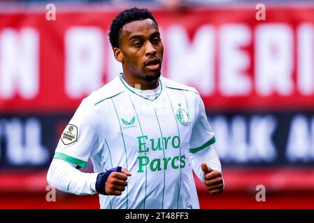 ENSCHEDE, PAYS-BAS - OCTOBRE 29 : Quinten Timber (Feyenoord Rotterdam) regarde lors du match d'Eredivisie entre le FC Twente et le SC Feyenoord à de Grol Banque D'Images